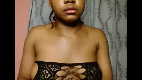 Snapshot of vee62 chatting on June 2026 01:00:01 AM vee62 online show from June 2026 01:00:01 AM