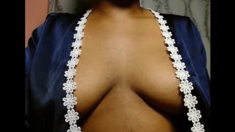 Snapshot of vee62 chatting on June 2026 12:41:02 AM vee62 online show from June 2026 12:41:02 AM