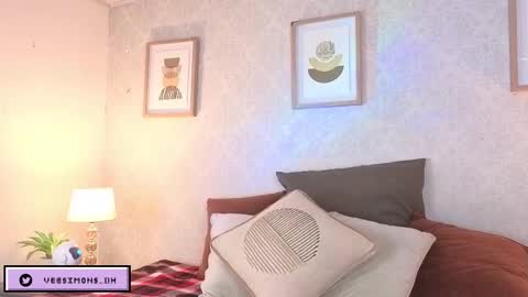 Vee Simons online show from December 2025 07:42:02 PM