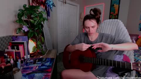 Snapshot of veeweatherbee chatting on January 2025 01:39:02 AM Violet Weatherbee online show from January 2025 01:39:02 AM