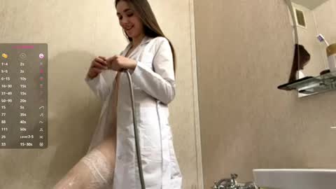 Nia online show from April 2026 09:39:33 PM