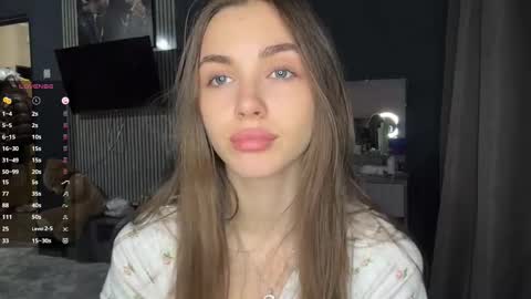 Nia online show from April 2026 05:01:02 PM