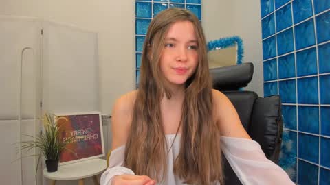 velvet_cherry online show from December 2024 07:41:02 PM