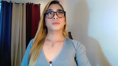 velvet_delux69 online show from October 2025 11:03:01 PM