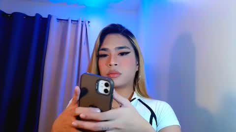 velvet_delux69 online show from November 2025 12:39:02 PM