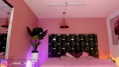 Isabella  online show from May 2026 12:00:01 PM