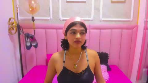 velvet_giirll online show from July 2026 03:03:02 PM