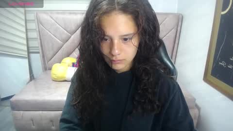 velvet_moon_v online show from September 2025 12:59:02 PM