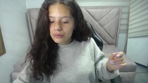 velvet_moon_v online show from October 2025 01:08:01 PM