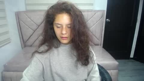 velvet_moon_v online show from October 2025 01:10:01 PM