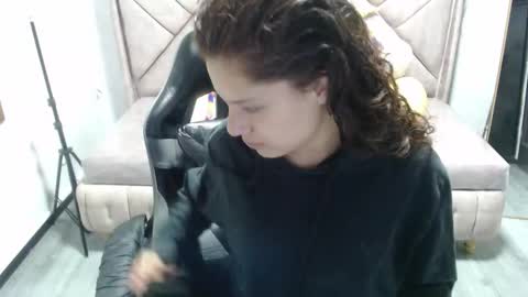 velvet_moon_v online show from November 2025 12:27:01 PM