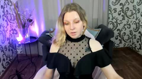 velvet_peach_ online show from October 2025 12:00:02 PM