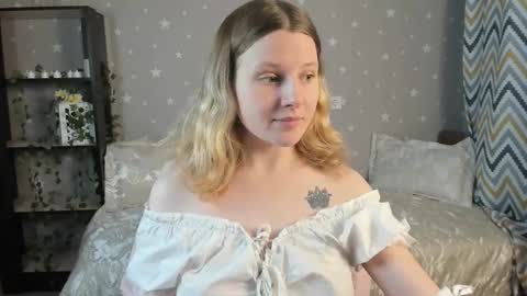 velvet_peach_ online show from December 2025 11:50:01 AM