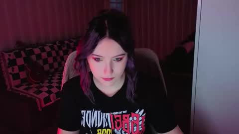 Snapshot of velvet_siren chatting on May 2026 06:41:02 AM Violet online show from May 2026 06:41:02 AM