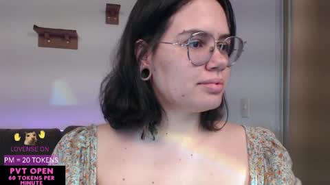 Snapshot of velvetcrystal chatting on May 2026 01:11:02 AM Crystal PVT OPEN online show from May 2026 01:11:02 AM