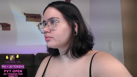 Snapshot of velvetcrystal chatting on May 2026 01:01:01 AM Crystal PVT OPEN online show from May 2026 01:01:01 AM