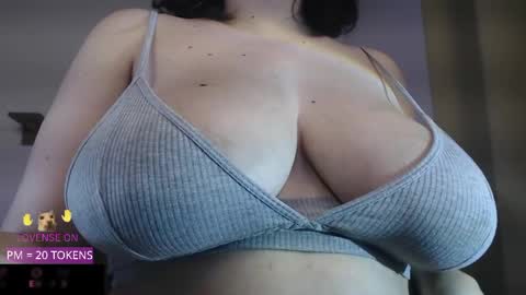 Snapshot of velvetcrystal chatting on May 2026 05:23:01 AM Crystal PVT OPEN online show from May 2026 05:23:01 AM