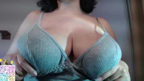Snapshot of velvetcrystal chatting on May 2026 01:58:02 AM Crystal PVT OPEN online show from May 2026 01:58:02 AM