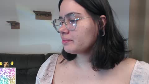 Snapshot of velvetcrystal chatting on June 2026 02:01:01 AM Crystal PVT OPEN online show from June 2026 02:01:01 AM