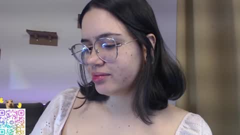 Snapshot of velvetcrystal chatting on June 2026 01:06:01 AM Crystal PVT OPEN online show from June 2026 01:06:01 AM