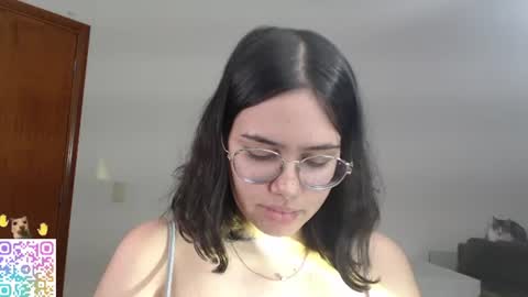 Snapshot of velvetcrystal chatting on June 2026 01:45:01 AM Crystal PVT OPEN online show from June 2026 01:45:01 AM