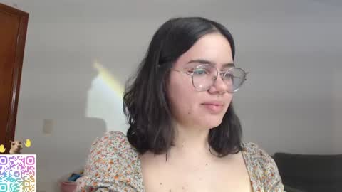 Snapshot of velvetcrystal chatting on July 2026 01:57:01 AM Crystal PVT OPEN online show from July 2026 01:57:01 AM