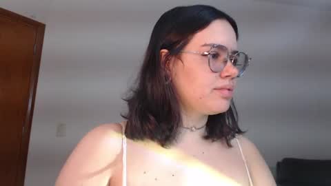 Snapshot of velvetcrystal chatting on July 2026 02:02:01 AM Crystal PVT OPEN online show from July 2026 02:02:01 AM