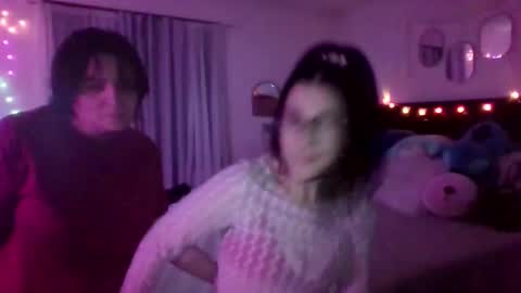 Snapshot of velvetkitten19 chatting on February 2026 02:51:01 AM Kitty online show from February 2026 02:51:01 AM