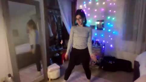 Snapshot of velvetkitten19 chatting on February 2026 03:13:02 AM Kitty online show from February 2026 03:13:02 AM