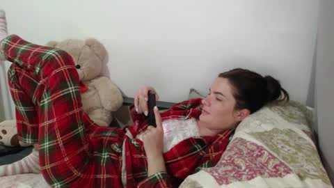 Snapshot of velvetmoon123 chatting on November 2025 09:29:02 PM velvetmoon123 online show from November 2025 09:29:02 PM