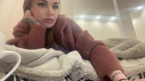 velvetqueen99 online show from April 2026 07:32:01 PM