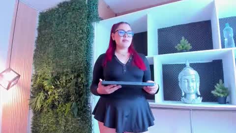 velvetscarlett online show from February 2026 12:15:01 PM