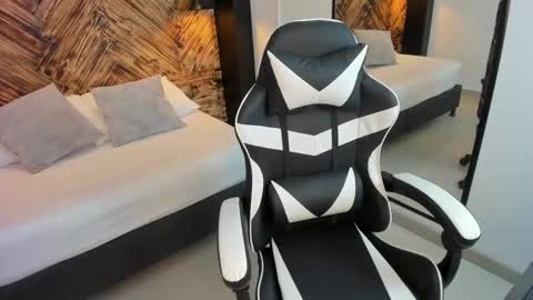 V E N U S  online show from September 2025 07:58:02 PM