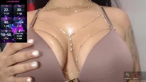 Snapshot of venus_0110 chatting on March 2025 01:25:02 AM Venus Veracruz online show from March 2025 01:25:02 AM