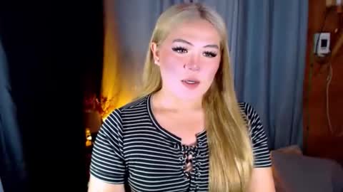 Snapshot of venus_colly chatting on June 2026 01:49:01 AM I am Colly Your mystery girl online show from June 2026 01:49:01 AM