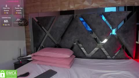 Snapshot of venus_velez chatting on March 2026 12:44:01 PM Venus online show from March 2026 12:44:01 PM