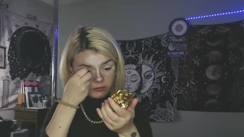 Miss Venus online show from November 2025 04:40:02 PM