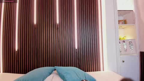 Venus Cooper Everyday From 1400 to 2200 Col Time online show from April 2026 06:47:01 PM