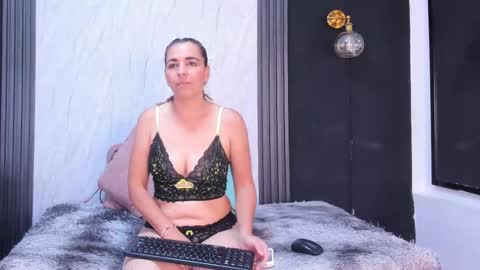 Snapshot of verabeautiful chatting on January 2026 07:37:02 PM verabeautiful online show from January 2026 07:37:02 PM