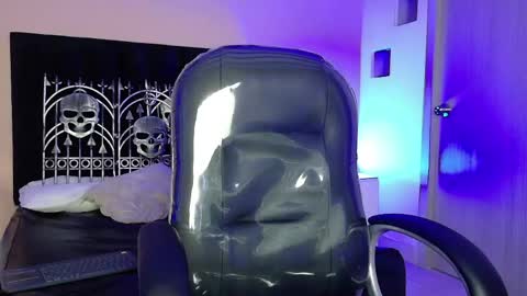 Snapshot of vergil_noir chatting on June 2026 05:23:01 AM vergil_noir online show from June 2026 05:23:01 AM