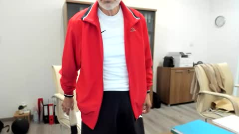 Snapshot of verifly chatting on December 2025 12:33:02 PM Victor online show from December 2025 12:33:02 PM