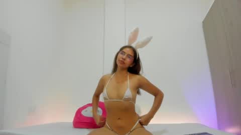 Snapshot of verohoneymoon chatting on April 2026 02:18:01 AM Veronica online show from April 2026 02:18:01 AM
