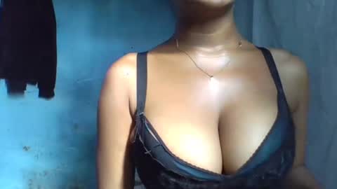 verolla31 online show from January 2025 12:51:02 PM