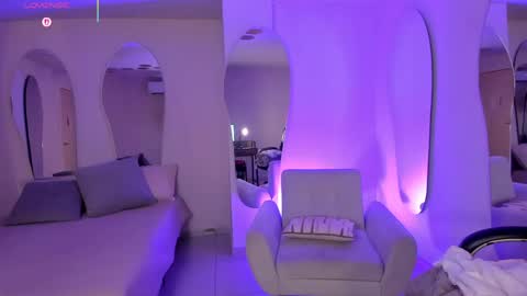 Snapshot of veronicablue1 chatting on May 2026 10:00:01 AM Vero online show from May 2026 10:00:01 AM