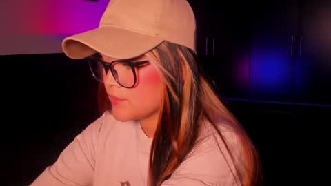 Snapshot of veronicabrown_xxx chatting on March 2026 04:06:01 AM Vero online show from March 2026 04:06:01 AM