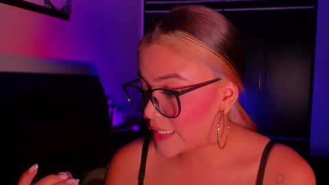 Snapshot of veronicabrown_xxx chatting on March 2026 04:16:01 AM Vero online show from March 2026 04:16:01 AM