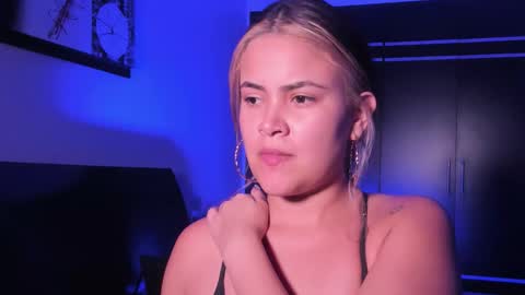 Snapshot of veronicabrown_xxx chatting on March 2026 05:07:02 AM Vero online show from March 2026 05:07:02 AM