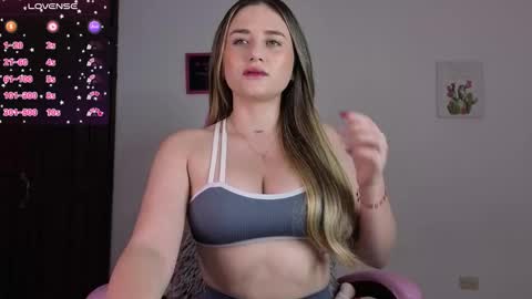 Snapshot of veronika__winslow_ chatting on October 2025 03:20:02 AM Vero online show from October 2025 03:20:02 AM