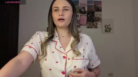 Snapshot of veronika__winslow_ chatting on May 2026 05:23:02 AM Vero online show from May 2026 05:23:02 AM