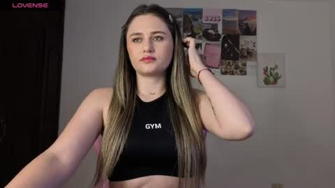 Snapshot of veronika__winslow_ chatting on May 2026 04:40:01 AM Vero online show from May 2026 04:40:01 AM